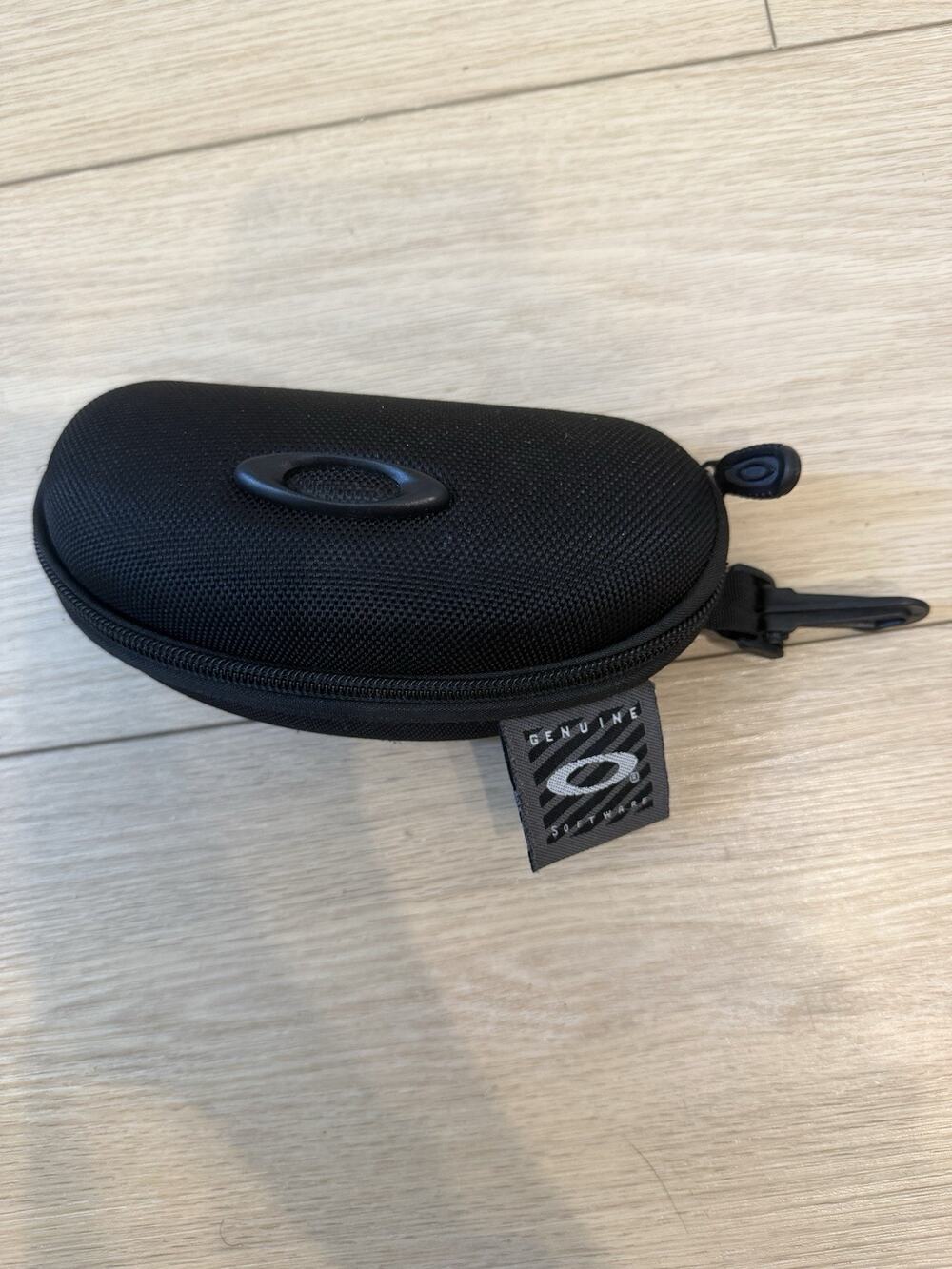 Authentic Oakley Hard Sunglass Case Black Zippered